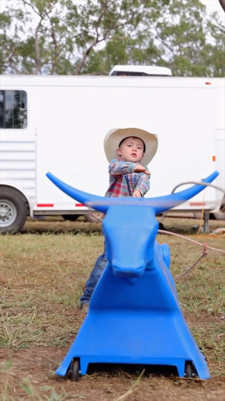 Instagram post by @kellymartynphotography for Resistol. Caption reads: 𝐅𝐮𝐭𝐮𝐫𝐞 𝐜𝐡𝐚𝐦𝐩𝐢𝐨𝐧𝐬 
𝙋𝙧𝙤𝙪𝙙𝙡𝙮....