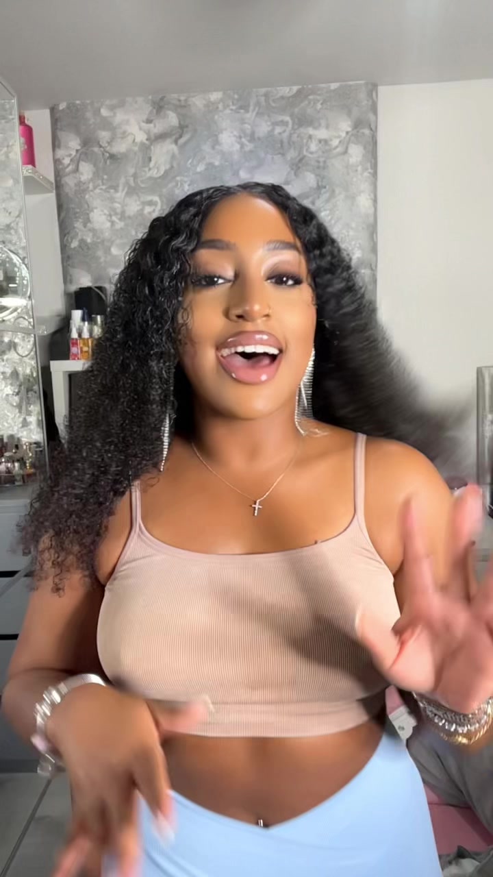 TikTok post by @themonsdiary for MOOSLOVER. Caption reads: [...] leggings from my favourite shop ever!....