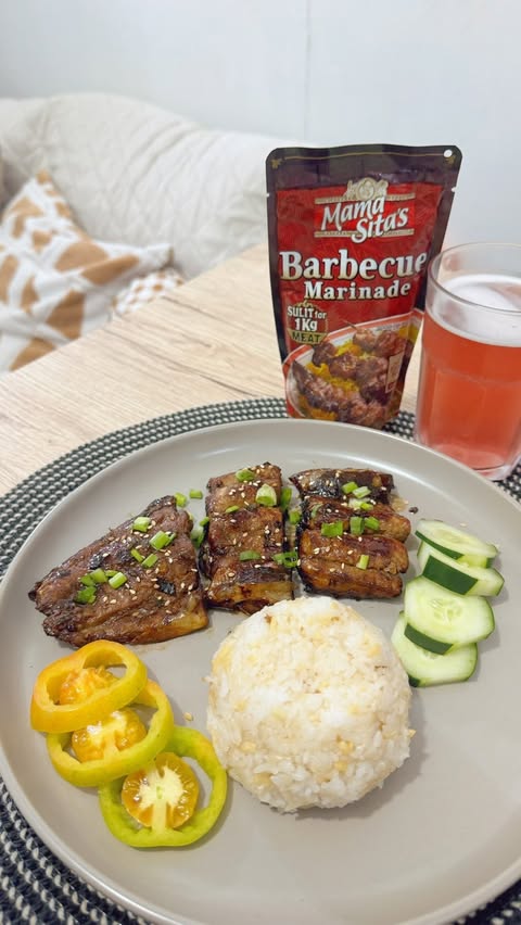 Instagram post by @mel.bustamante__ for BrandBuzz PH. Caption reads: [...] the stress. 💛 #MamaSitasBBQMarinades....