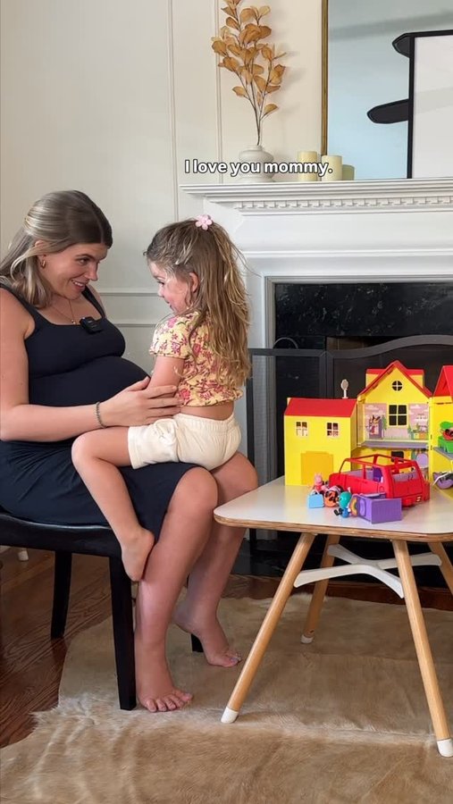 Instagram post by @hannahwiththelipstick for Peppa Pig. Caption reads: [...] and Family of Five Pack at Amazon. #PeppaPig.