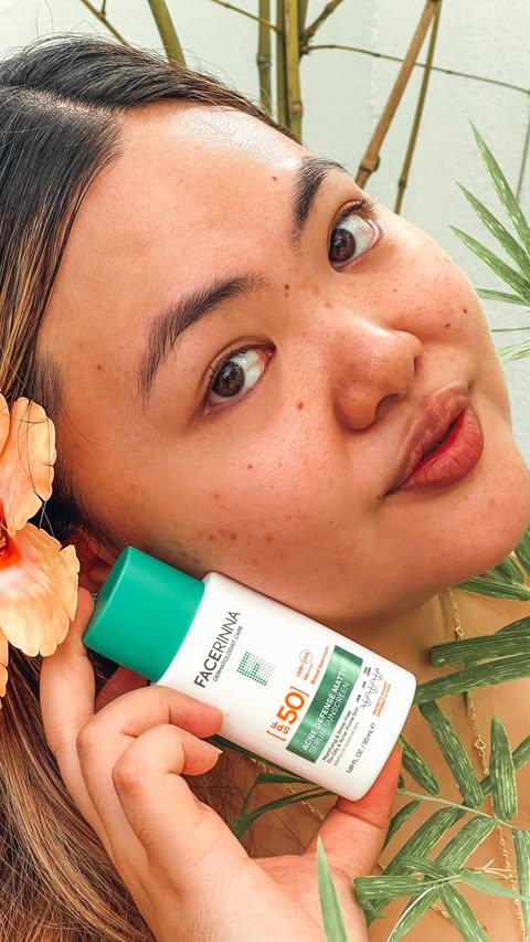 Instagram post by @issyong for Facerinna. Caption reads: Block the sun, not your pores with @facerinnamy ☀️.