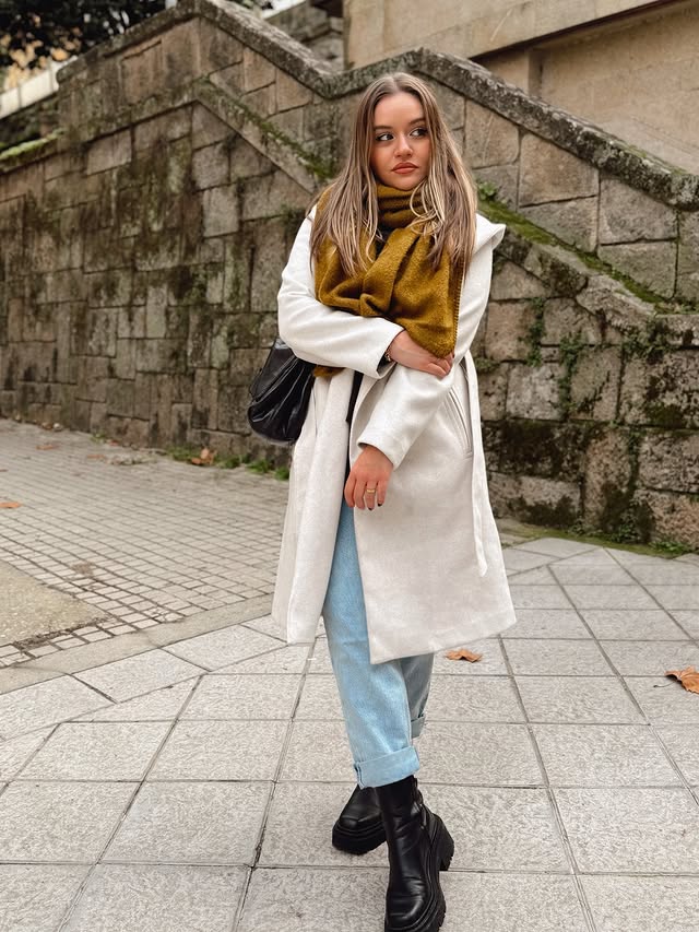 Instagram post by @cristinaeiro15 for OUTFITBOOK. Caption reads: Hoy ha sido un día muy chuliiiii 🧚🏼✨
#colab....