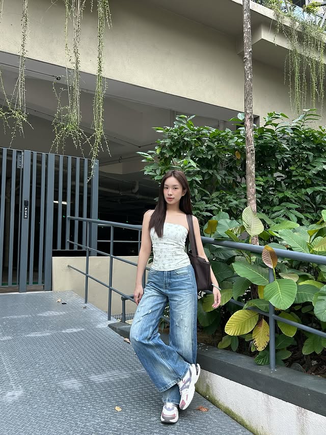 Instagram post by @joannewongx for Skechers Malaysia. Caption reads: [...] with my new Skechers 🐝 好喜欢我的新鞋....