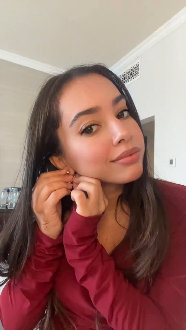 Instagram post by @amal.almaqbali for eyewa. Caption reads: 🍒✨🍓♥️🪭 
#ootd : 
كل اللوك من تطبيق ٦ ستريت....