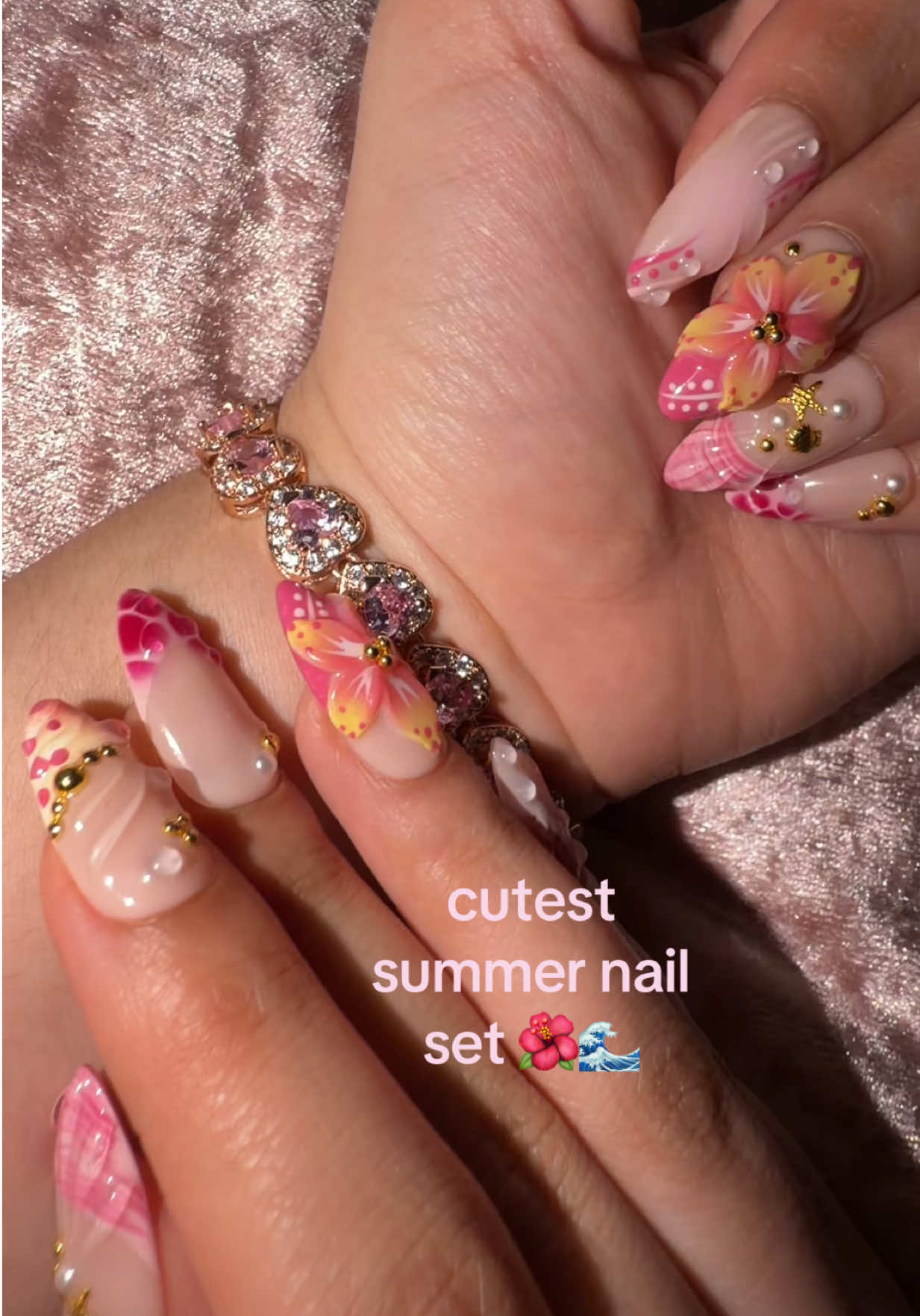 TikTok post by @evenwhenidream for Ersa Nails. Caption reads: 🌺🌊 @Ersa Nails #zaralarson #tropicoqueta....