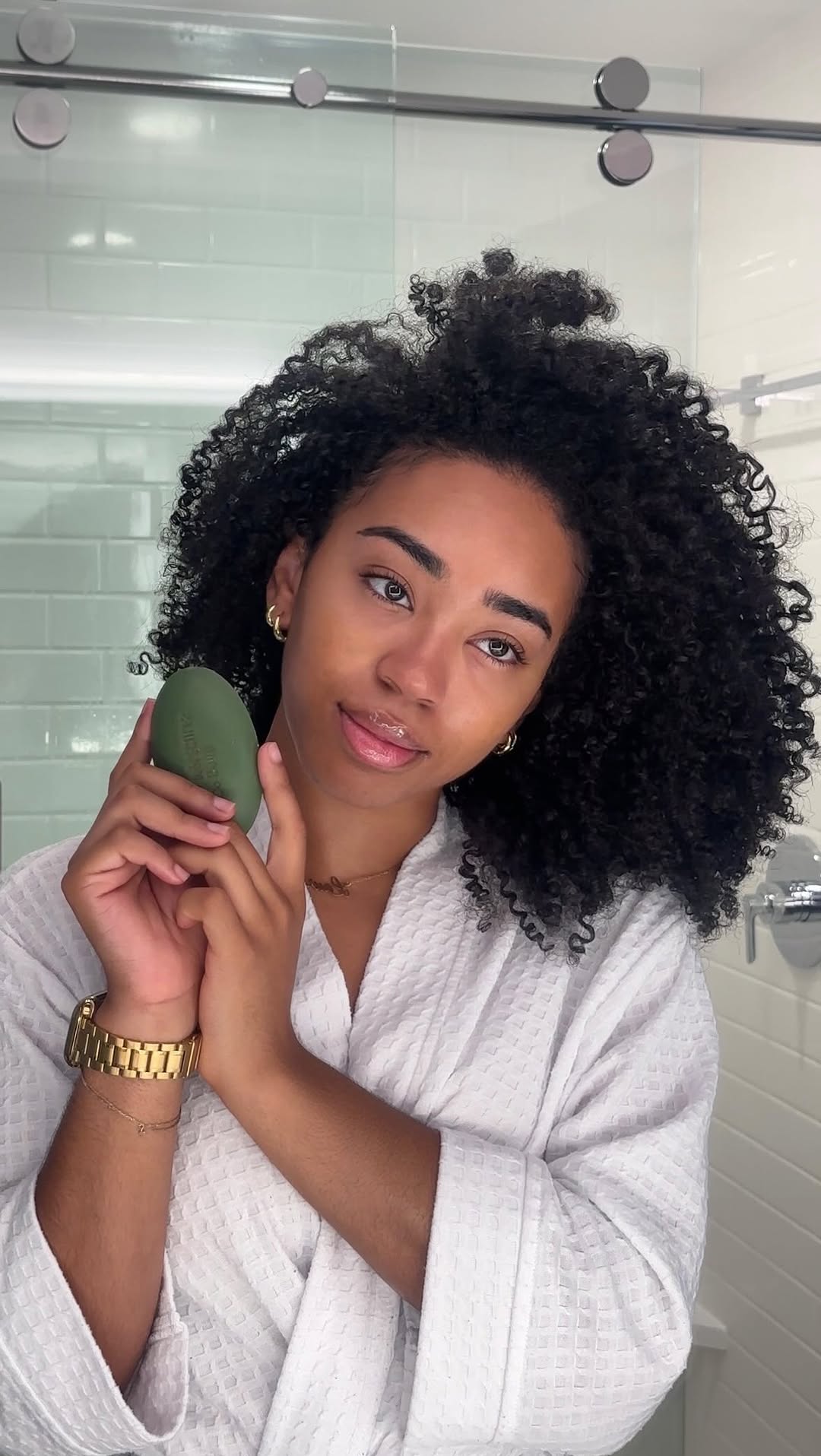 Instagram post by @thelaurynicole for Good Molecules. Caption reads: My skincare hack for hyperpigmentation...for the....