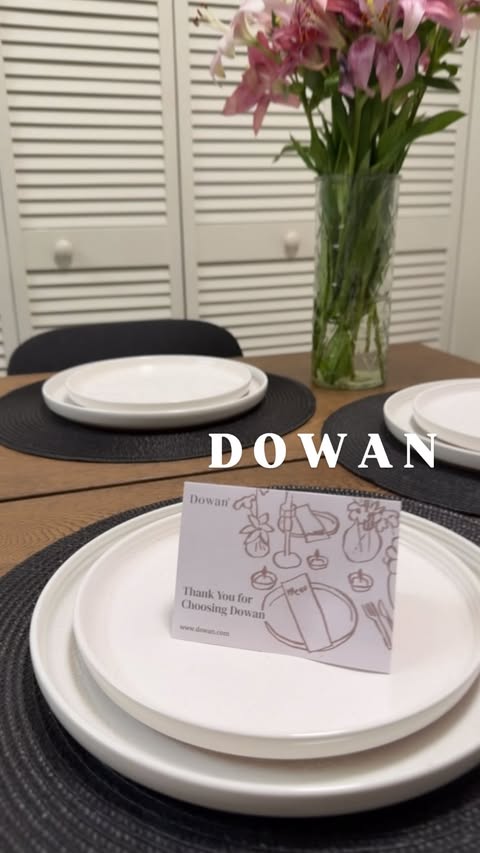 Instagram post by @esrakbuluutt for Dowan. Caption reads: [...] every single day 🍽️✨ 👩🏻‍💻: Code📌:....
