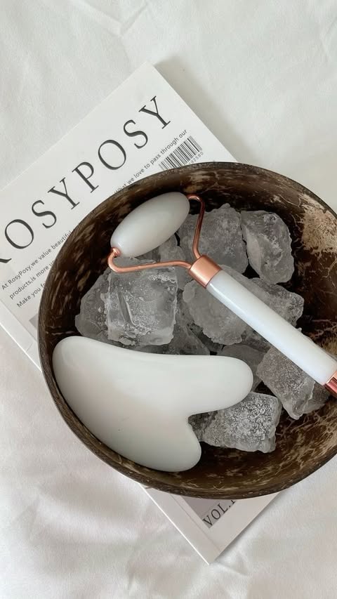 Instagram post by @vanillestilettos for currentbody. Caption reads: 🇫🇷 POV: t’essaye de me cambrioler pendant que je....