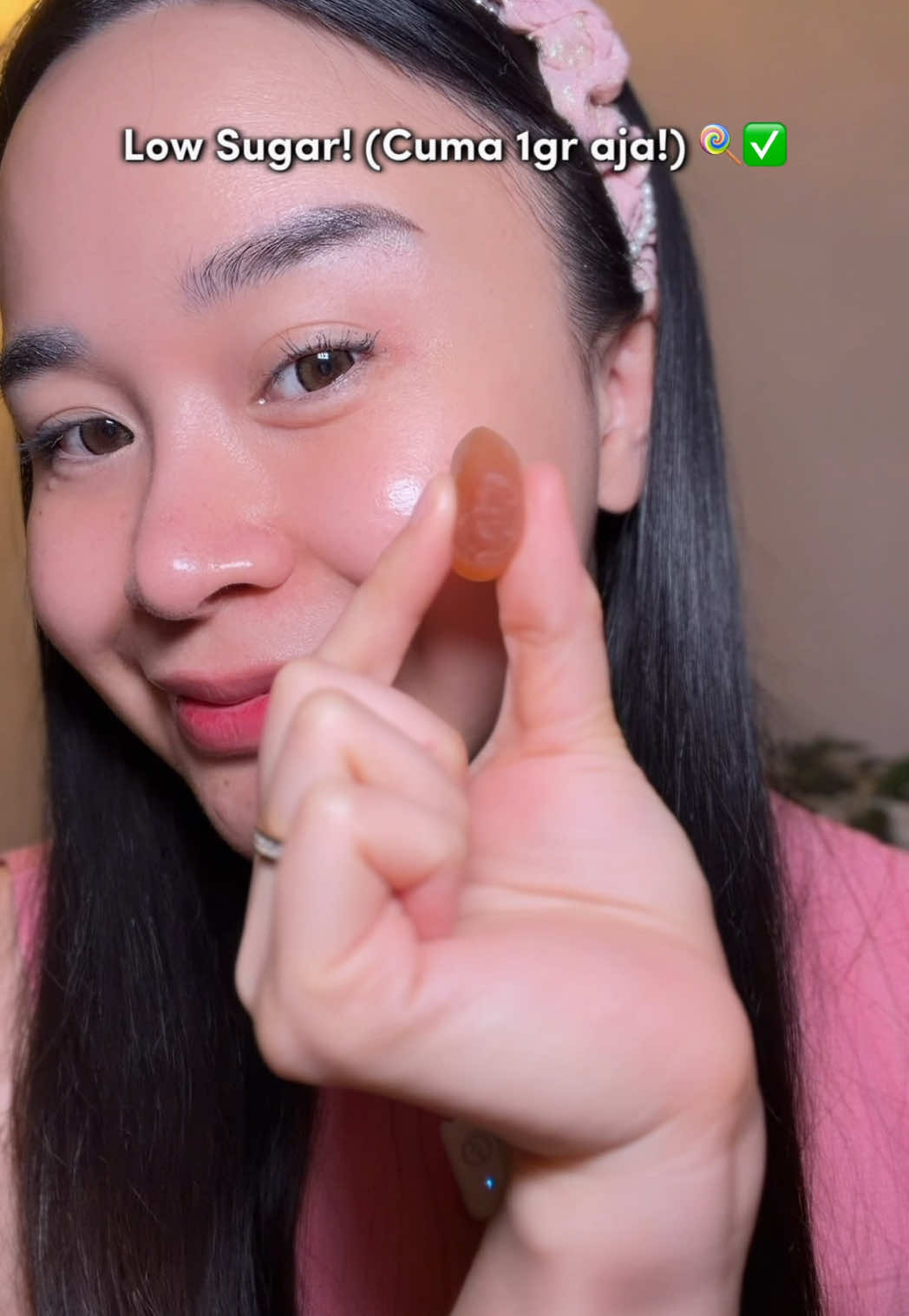 TikTok post by @jemimalivia for Natur-e. Caption reads: [...] bikin kulit glowing sehat❤️ untung ada....