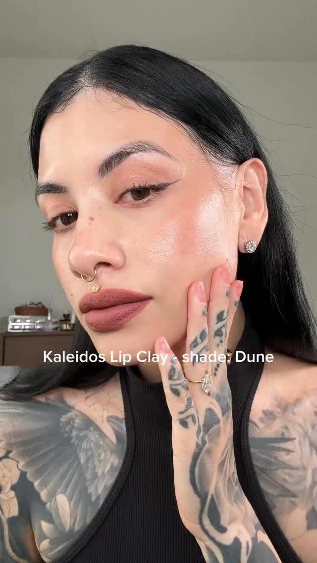 Instagram post by @chelseyceja for Kaleidos Makeup. Caption reads: My new fav matte lips 🖤 doesn’t even feel like I....