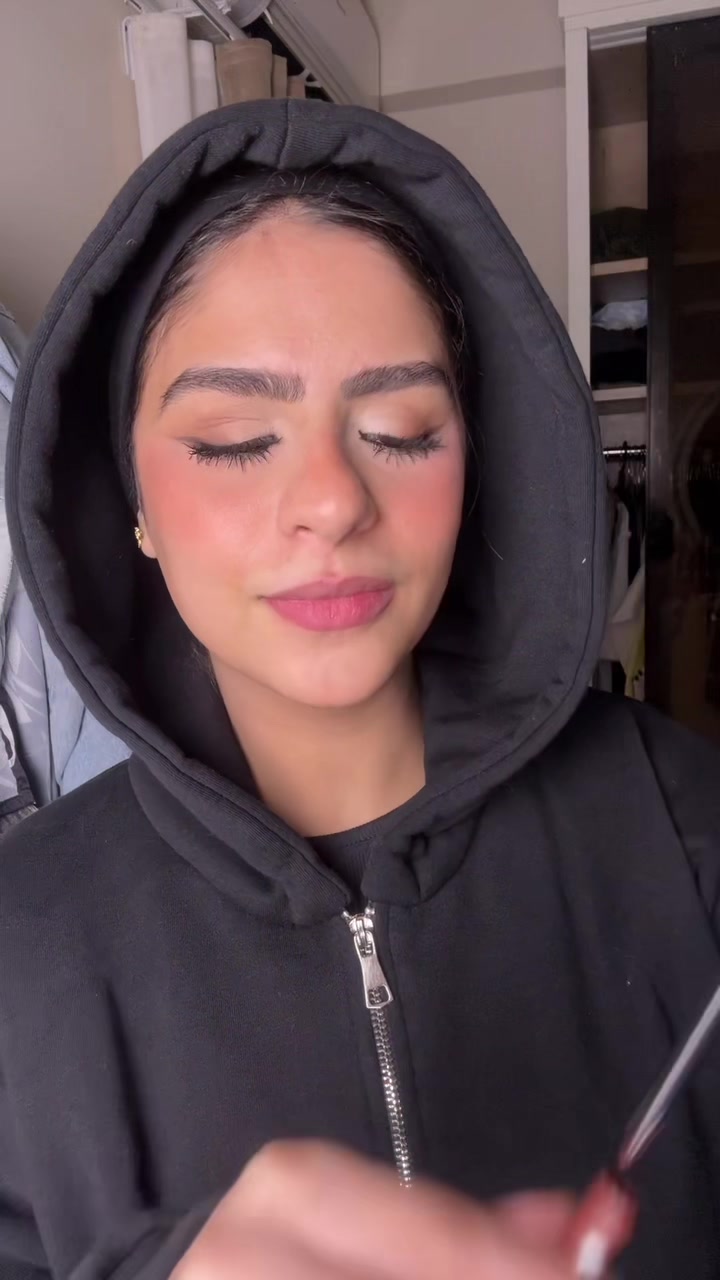 TikTok post by @nadasolimaann22 for Essence Cosmetics. Caption reads: Today’s lip combo🤎 Lipliner $ lipgloss....