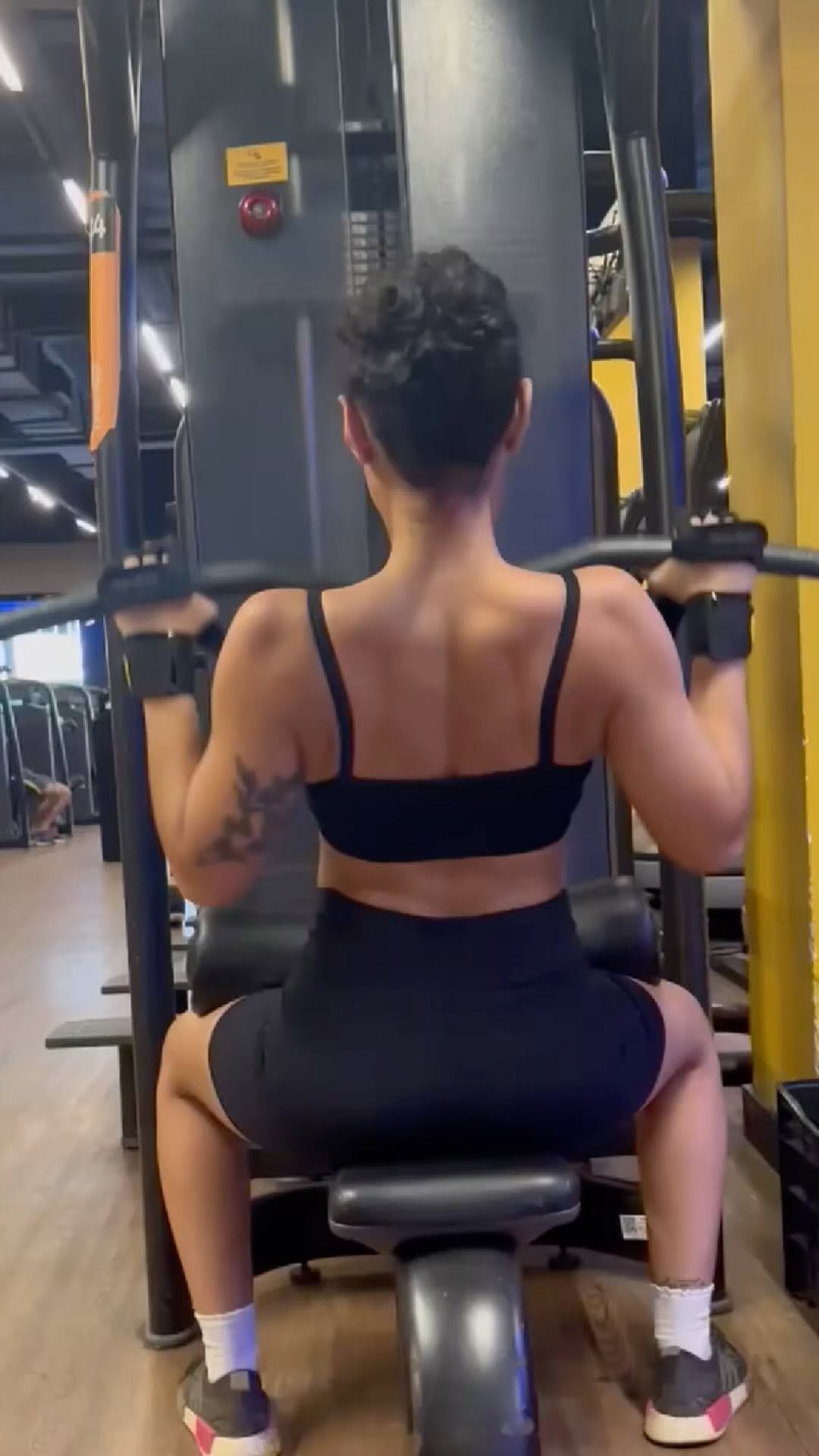 Instagram post by @belareis for Sanavita. Caption reads: Eu malho porque firmei um compromisso comigo de....