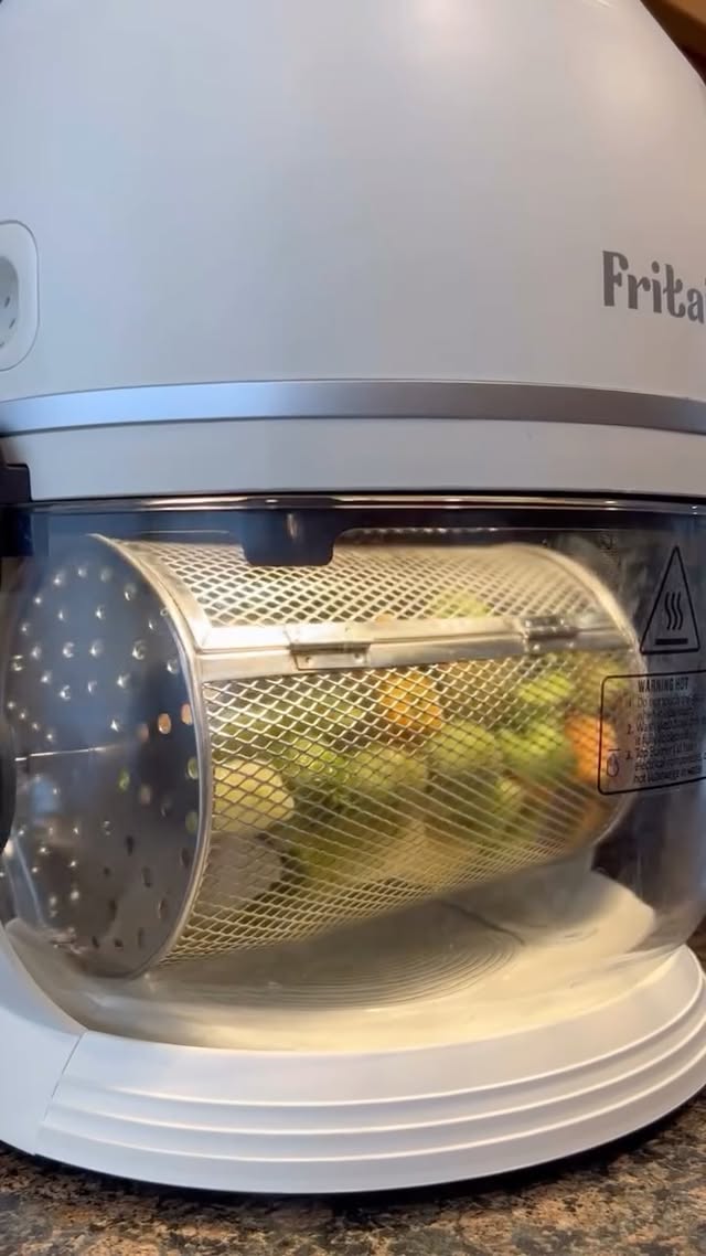 Instagram post by @tugcecirelli for Fritaire. Caption reads: [...] mess 🙌 Code: THANKS2025 

#airfryer....