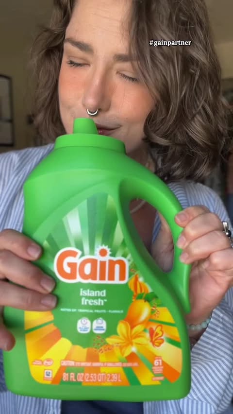Instagram post by @hippiepippiereviews for I Love Gain. Caption reads: [...] secret to fabulous smelling laundry??....