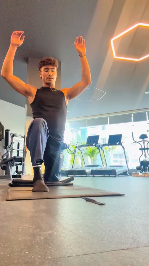 Instagram post by @jaysoncordeiro_ for Bigmuscles Nutrition. Caption reads: Problem sirf hamstring m nhi....