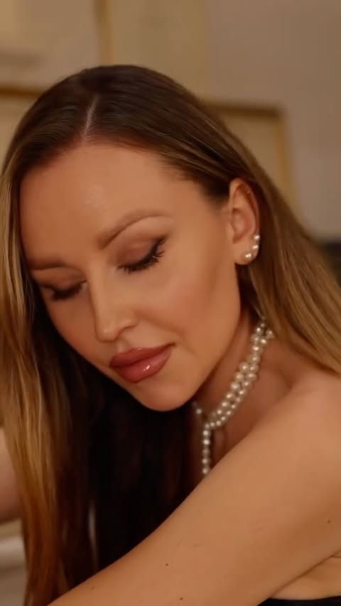 Instagram post by @anna.khanoff for Karen Millen. Caption reads: New Year resolutions revealed. 

@karen_millen....