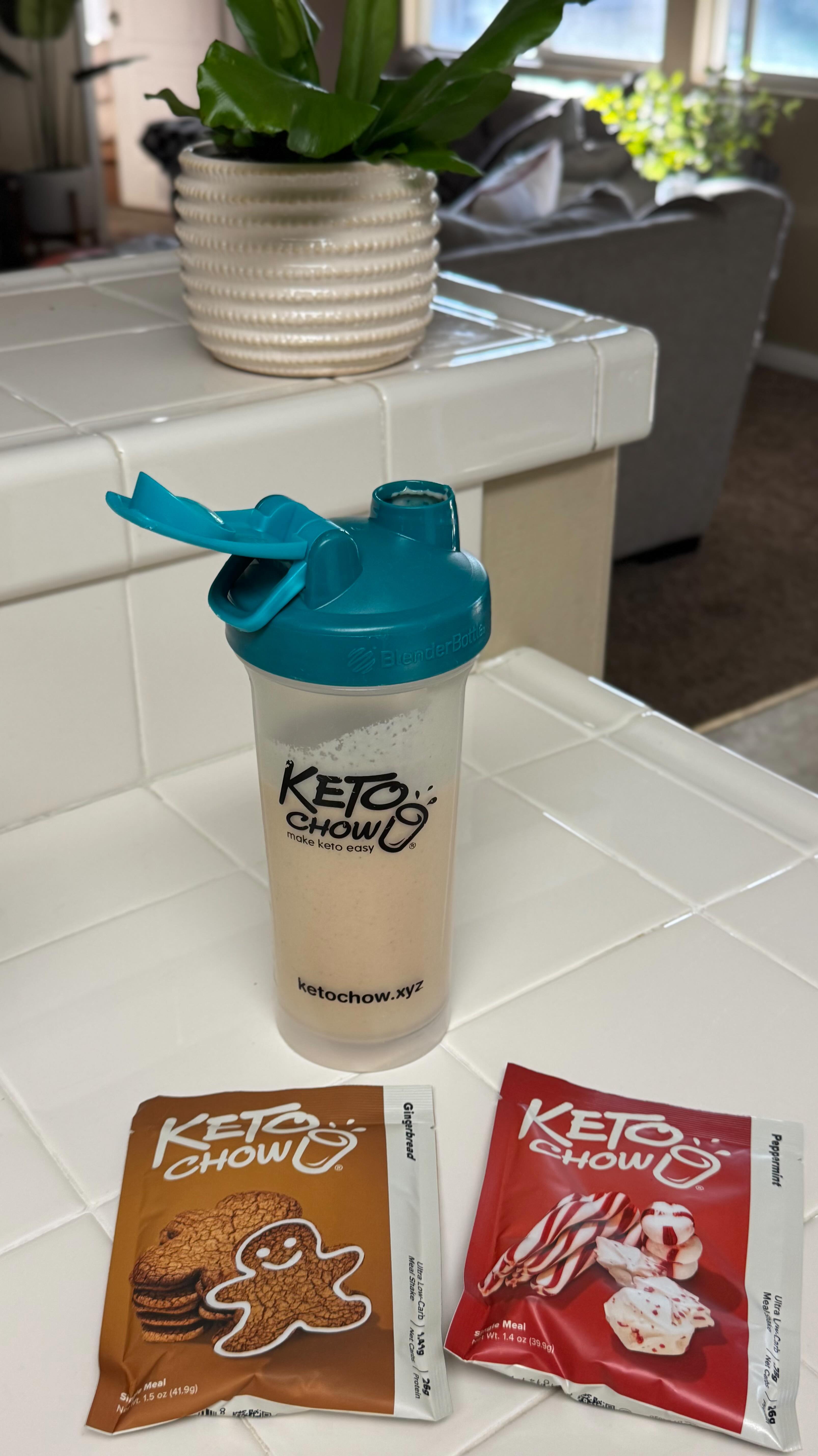 Instagram post by @anna_loves_avocado for Keto Chow. Caption reads: Keto Chow just brought back their holiday flavors....