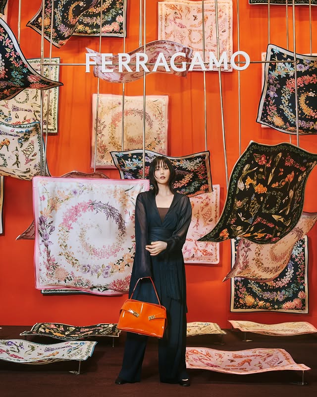 Instagram post by @tsubasa_0627official for FERRAGAMO. Caption reads: FERRAGAMO ”Floating Silk Garden”にお伺いしました [...].