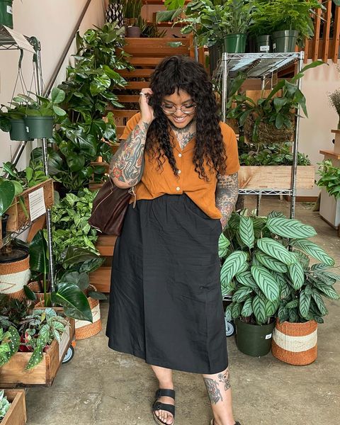 Instagram post by @xeyesadjust for Tradlands. Caption reads: [...] on my outfit today so thank you @tradlands....