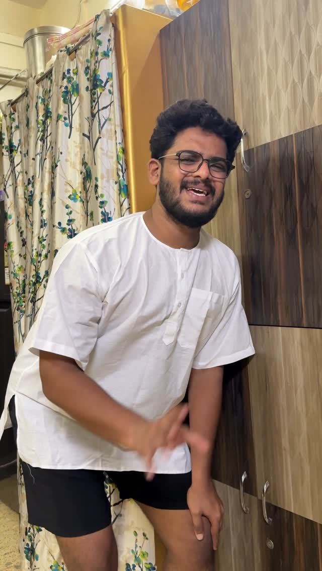 Instagram post by @aakash_itis for Airtel. Caption reads: #ad 
16 कोटी बोलायची खोटी
.
.
.
#airtel....