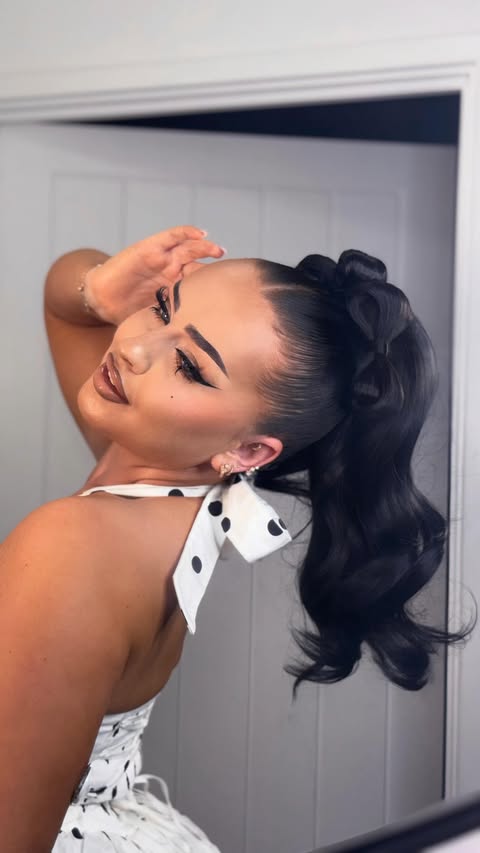 Instagram post by @jennseren for Tangle Teezer. Caption reads: Recreating @kaliuchis bow hair 🎀

@tangleteezer....