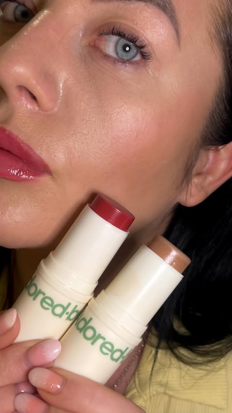 Instagram post by @jak_beauty_ for Adored By. Caption reads: [...] that makes you melt 🫶 Just tried....