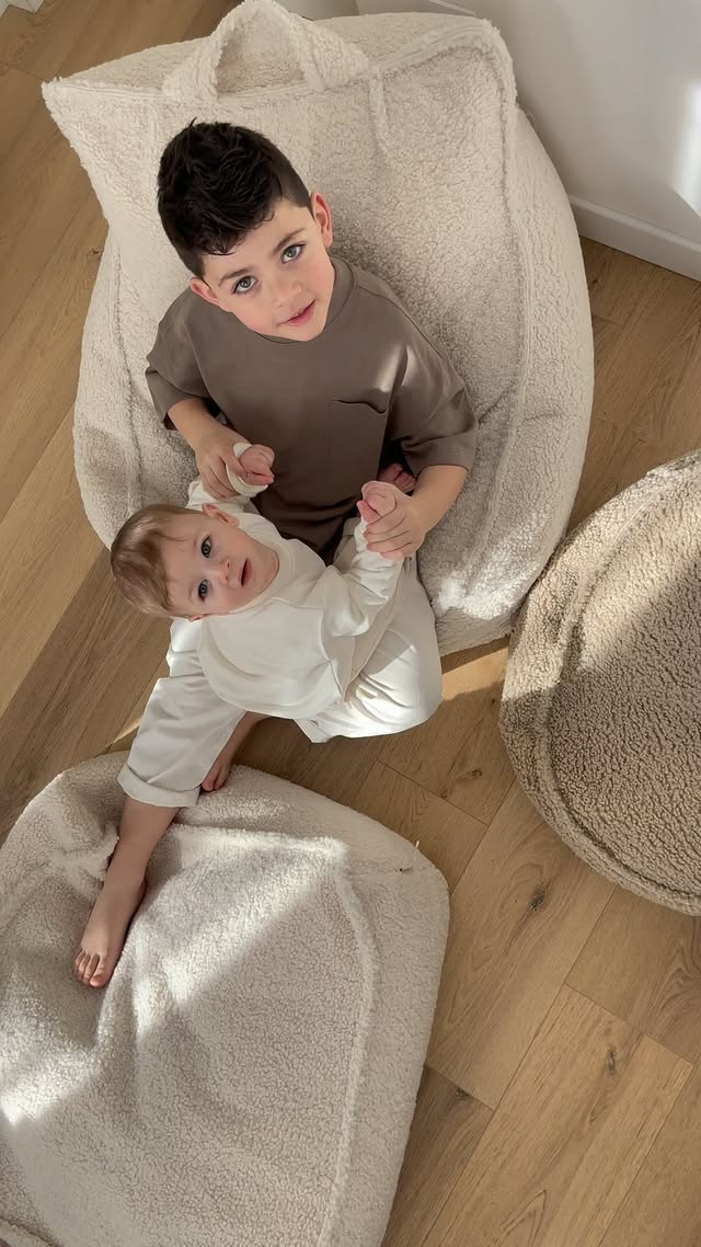 Instagram post by @darius_massimo2 for Wigiwama. Caption reads: My boys my entire World 🌎

On adore @wigiwama....