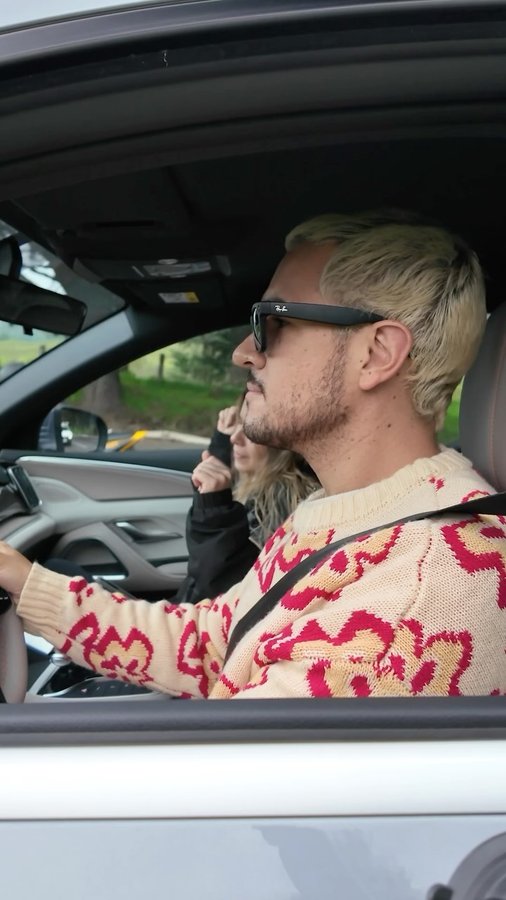 Instagram post by @jucaviapri for BYD Auto México. Caption reads: Siempre es buen plan rodar con los panas pa ir a....