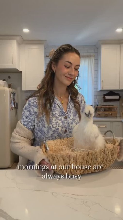 Instagram post by @lex.delarosa for SmartyPants Vitamins. Caption reads: #SmartyPantsPartner morning in my life as a sahm....