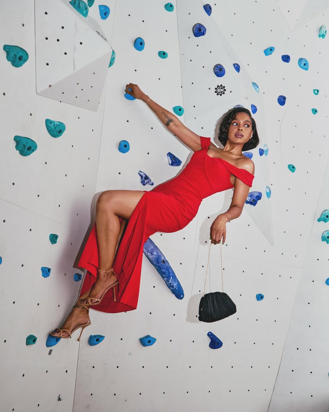 Instagram post by @itscarolyngray for renttherunway. Caption reads: Laundry Day & Rock climbing dress up, why not!....