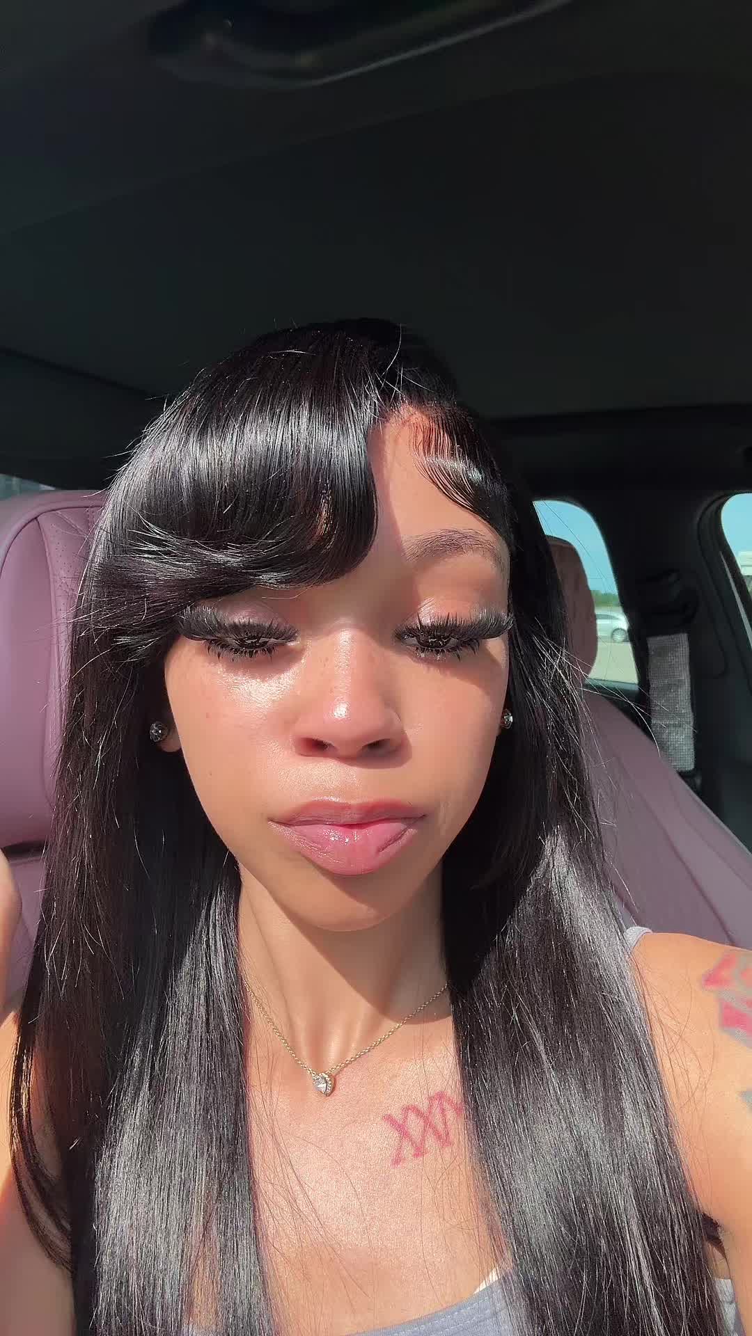 TikTok post by an influencer for Sar Hair Shop. Caption reads: @SAR HAIR SHOP 🫶🏽#sarhair #straightwig [...].