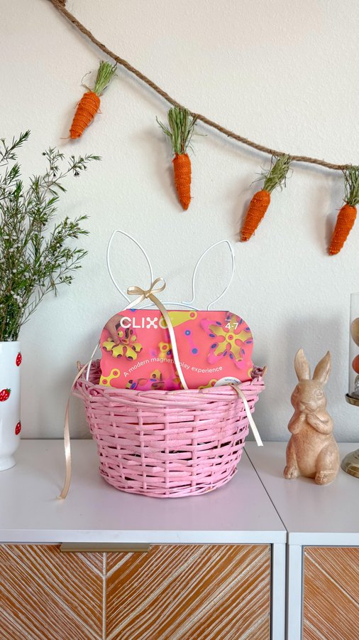 Instagram post by @mamallama.llama for Clixo. Caption reads: #ad Run! @my_clixo is having their Easter sale and....