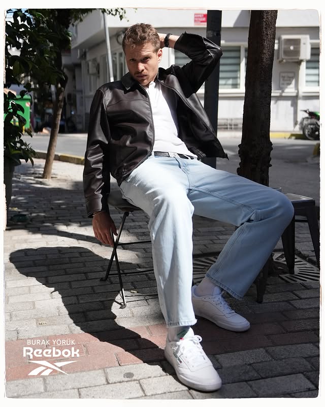 Instagram post by @burakyoruks for Reebok. Caption reads: [...] bitmez, kendi zamanını yaratır. @reeboktr....