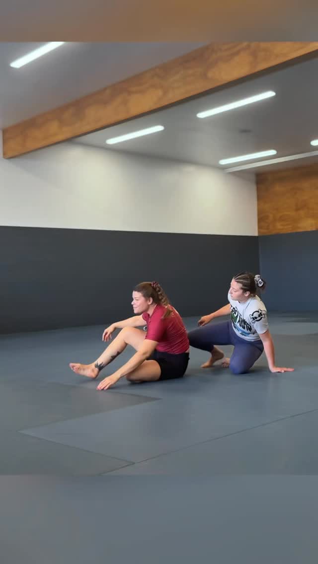 Instagram post by @rosierollz for Hyperfly. Caption reads: Full back escapes class live on my Patreon 🙏🏼....