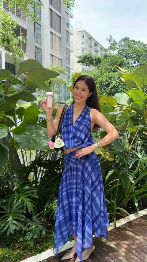 Instagram post by @whatchynnawears for JisuLife. Caption reads: and pose 🕺 the @jisulife.ph Handheld Fan 9S is....