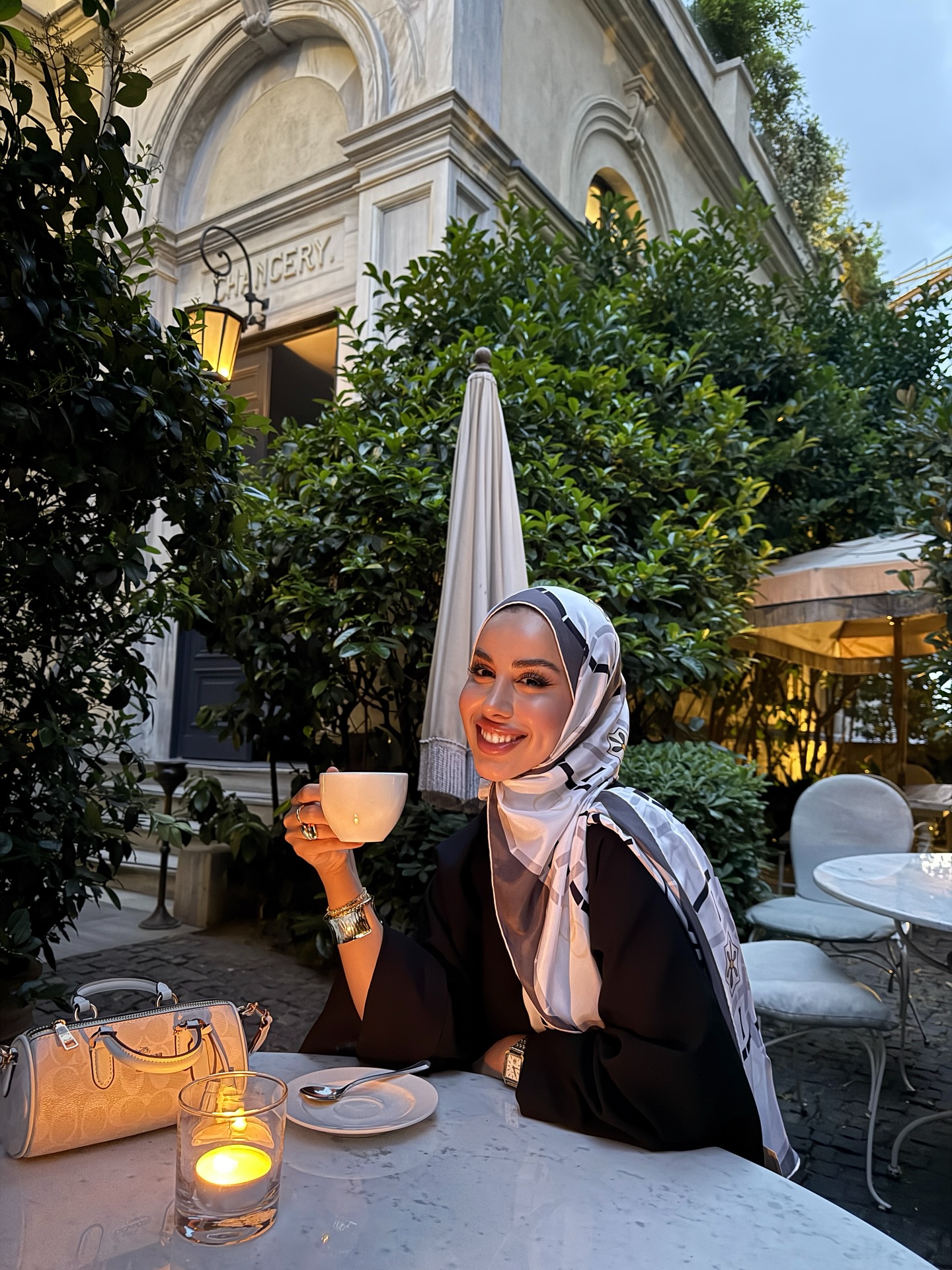 Instagram post by @merveozzz for Imannoor. Caption reads: chic moments ✨🕯️☕️ @imannoor #işbirliği....