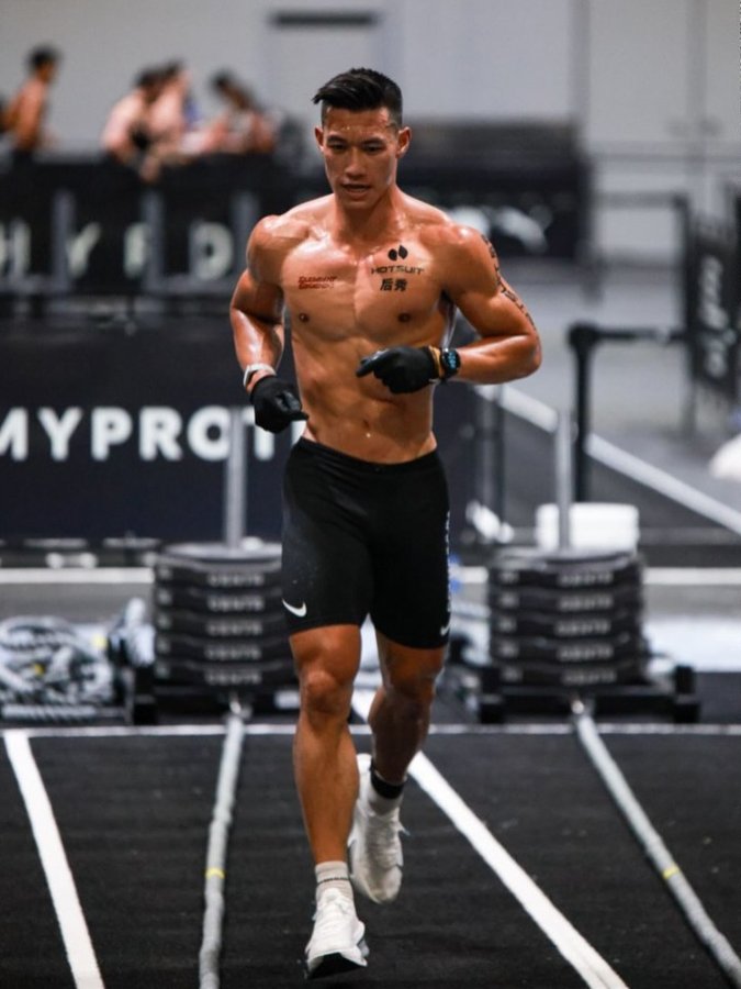 Instagram post by @quacktieu for Hotsuit. Caption reads: ALWAYS LEARNING

Nothing ever gets easier if you....