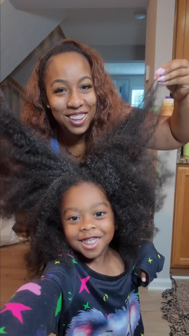 Instagram post by @dyamondniicole for Cantu Beauty. Caption reads: It’s hair day 😭

#sahm #momlife #girlmom #washday....