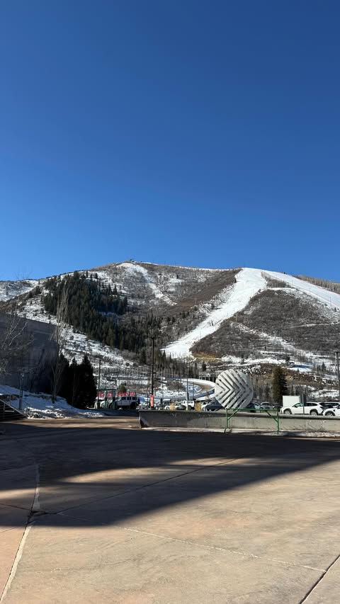 Instagram post by @bran_flakezz for Microsoft. Caption reads: [...] never miss a meal thanks to my bestie....