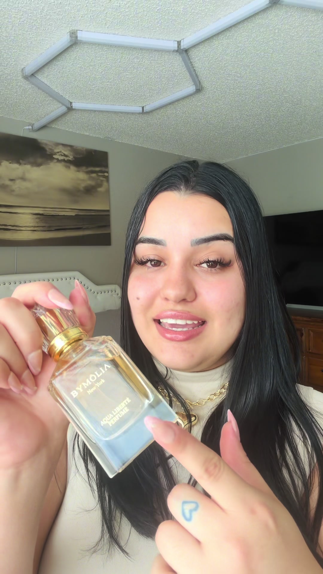 TikTok post by @lianne.juanes4 for Bymolia Beauty. Caption reads: [...] accesible con un aroma elegante ✨💛 @Bymolia....
