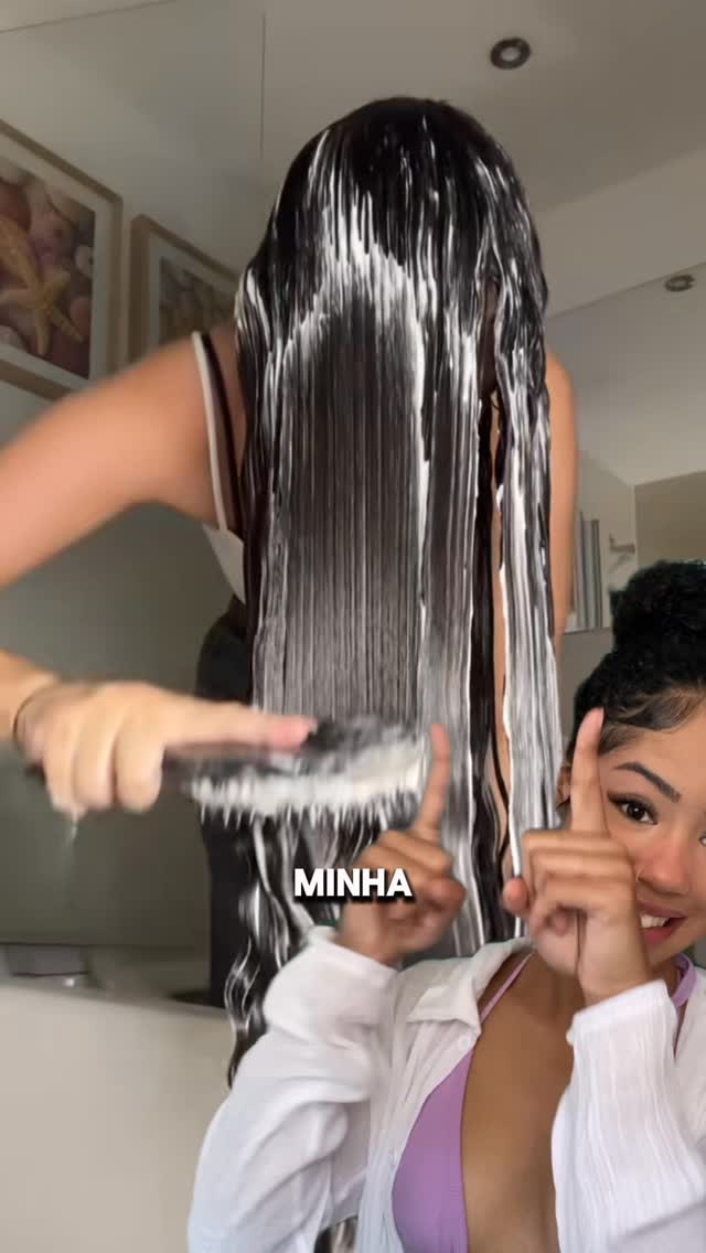 Instagram post by @carinaaravjo for Forever Liss. Caption reads: Quase deu errado, porém deu certo 💋
Também né....