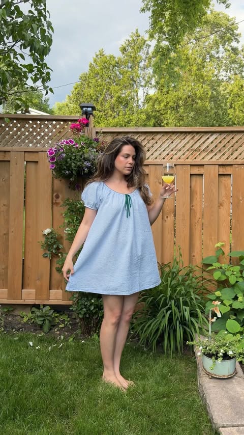 Instagram post by @vanessa.anna for American Eagle. Caption reads: The perfect solo summer day with @aerie 🌼 All....