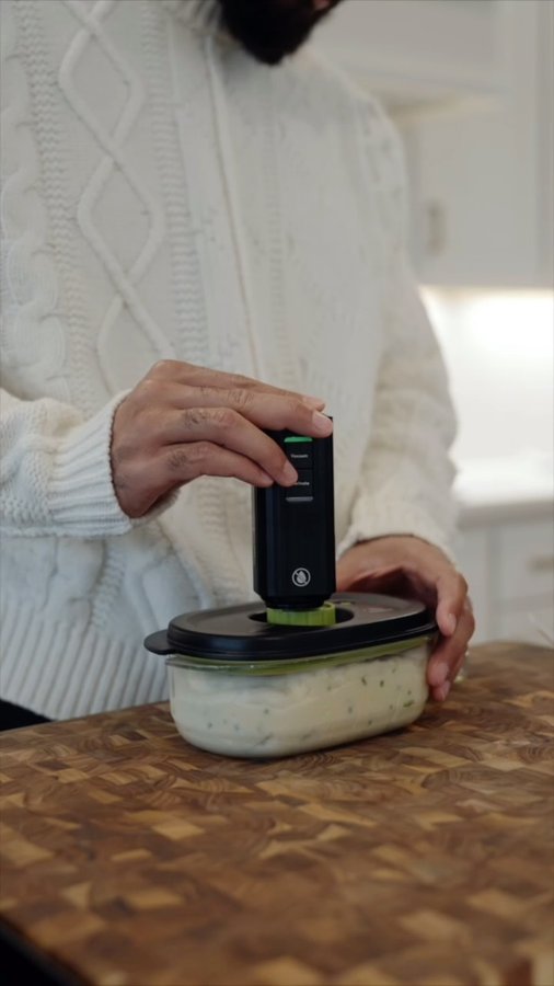 Instagram post by @desmondscott for FoodSaver. Caption reads: To keep food fresher, I’m using the FoodSaver®....