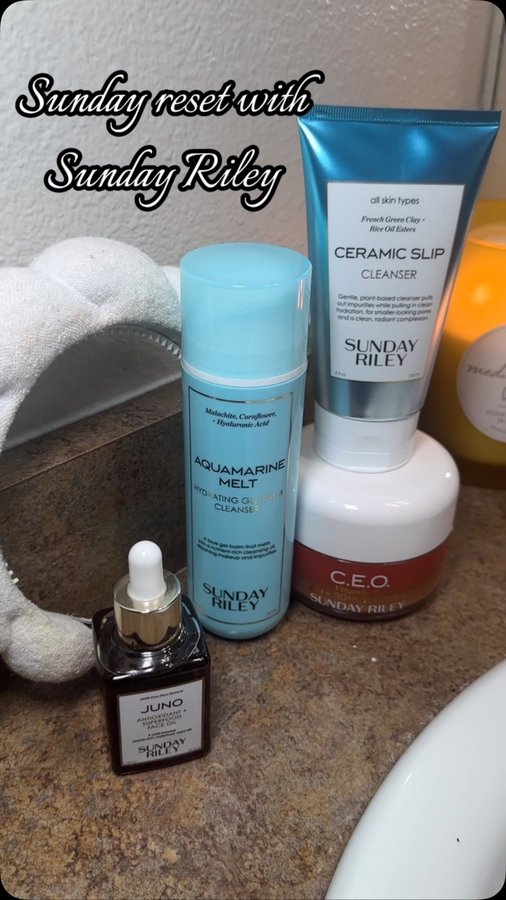 Instagram post by @jenniferlynnshops for Sunday Riley. Caption reads: [...] Sunday night getting that #sundayrileyglow....