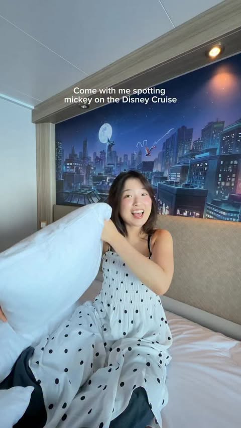Instagram post by @mincoconut for Traveloka. Caption reads: #DisneyCruiseAdventure #TravelokaVN #travelbirdies.