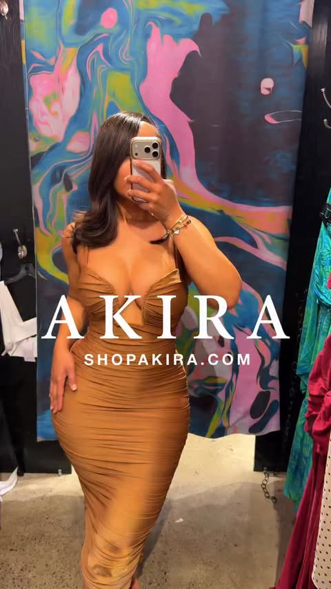 Instagram post by an influencer for AKIRA. Caption reads: [...] your inbox. Back at the @shopakira local....