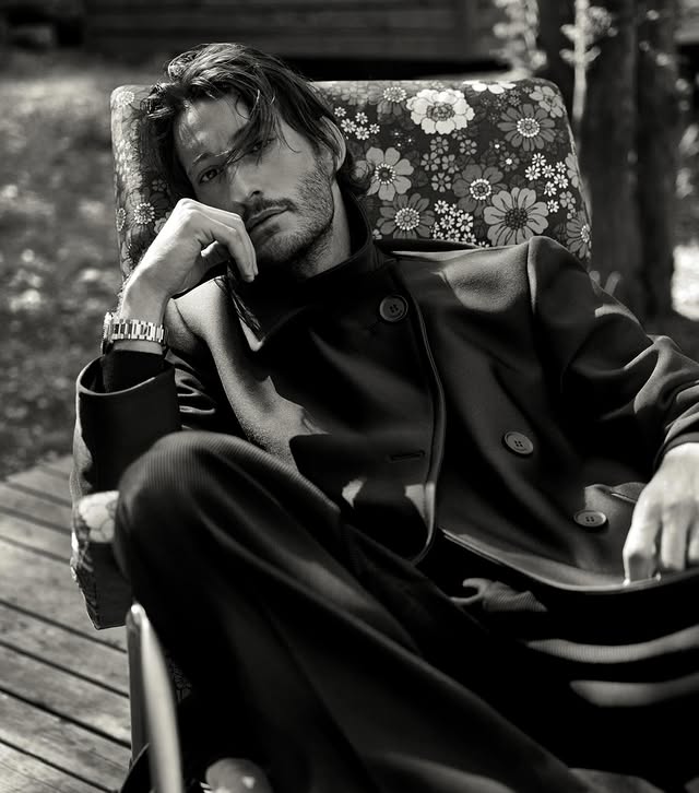 Instagram post by @pierreniney for OMEGA. Caption reads: 📸 @nicolasvalois 📖 @iconmagazine Pour « GOUROU »....