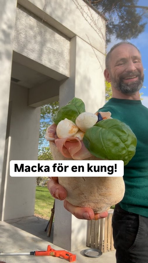 Instagram post by @1paolo2 for Robertos Shop. Caption reads: Macka för en kung laddad med Bocconcini di....