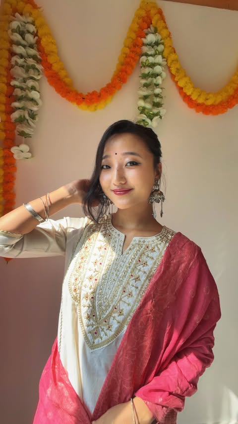 Instagram post by @eden.laa for Myntra Beauty. Caption reads: [...] my Pujo glam together with Myntra ✨....