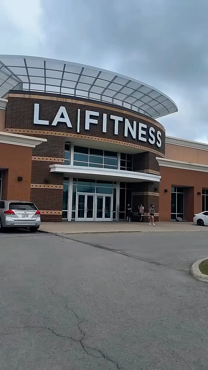 Instagram post by @ipekxcanada for RENPHO. Caption reads: Small steps every day, big changes… 🏋️‍♀️ My....